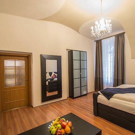 4Bdr Historical Spirit Apt By Ruterra Prague Exterior photo