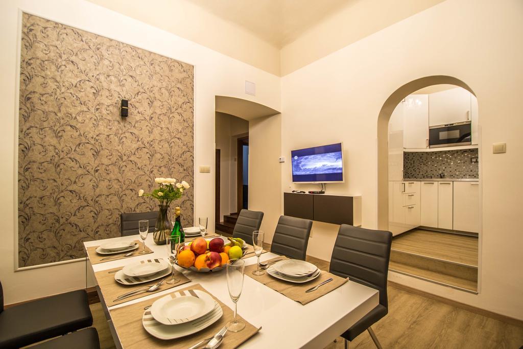 4Bdr Historical Spirit Apt By Ruterra Prague Exterior photo