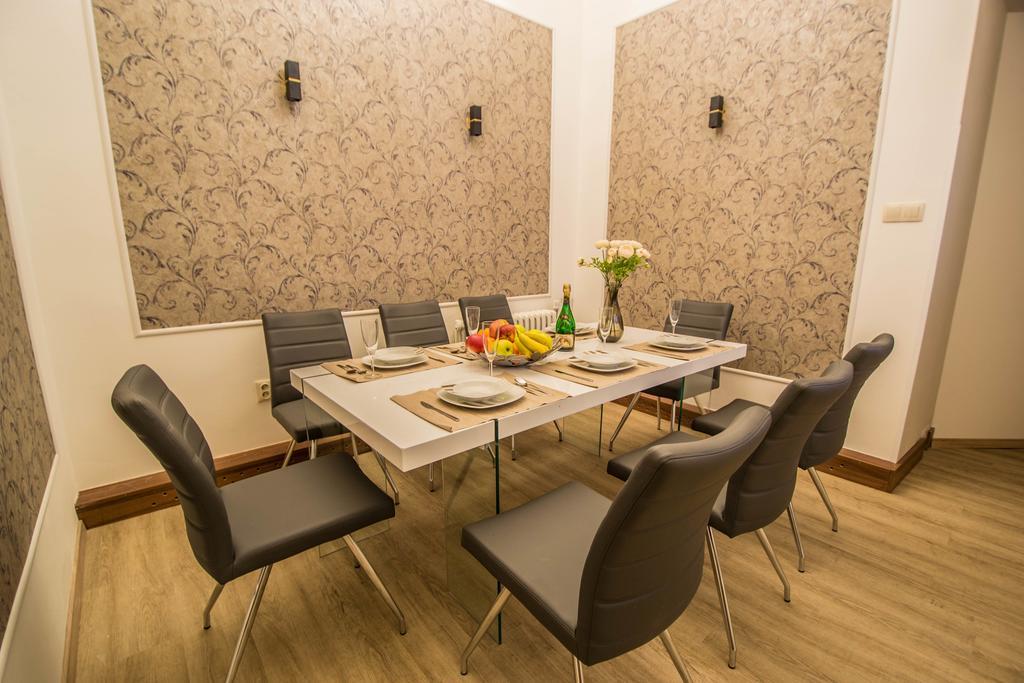 4Bdr Historical Spirit Apt By Ruterra Prague Exterior photo
