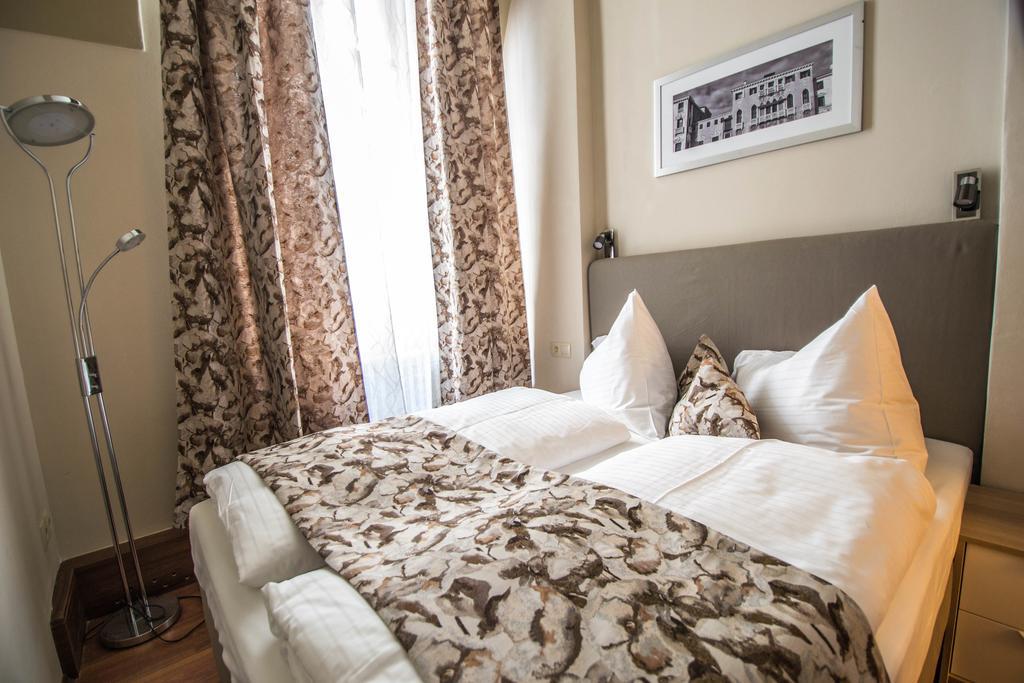 4Bdr Historical Spirit Apt By Ruterra Prague Exterior photo
