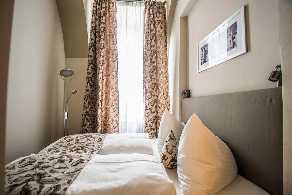 4Bdr Historical Spirit Apt By Ruterra Prague Exterior photo