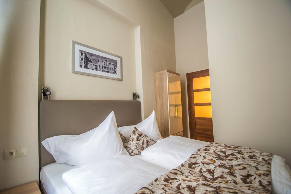 4Bdr Historical Spirit Apt By Ruterra Prague Exterior photo