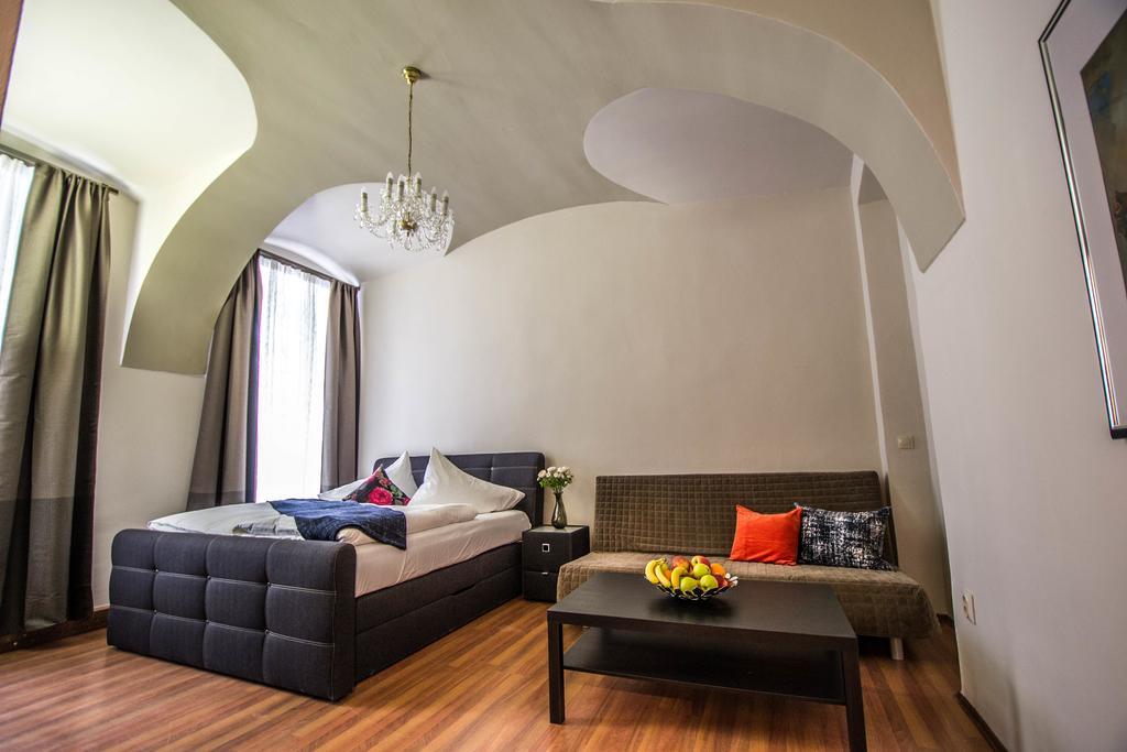 4Bdr Historical Spirit Apt By Ruterra Prague Exterior photo